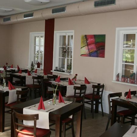 Gasthaus-Pension Schwarzer Graf Виндишгарстен Экстерьер фото