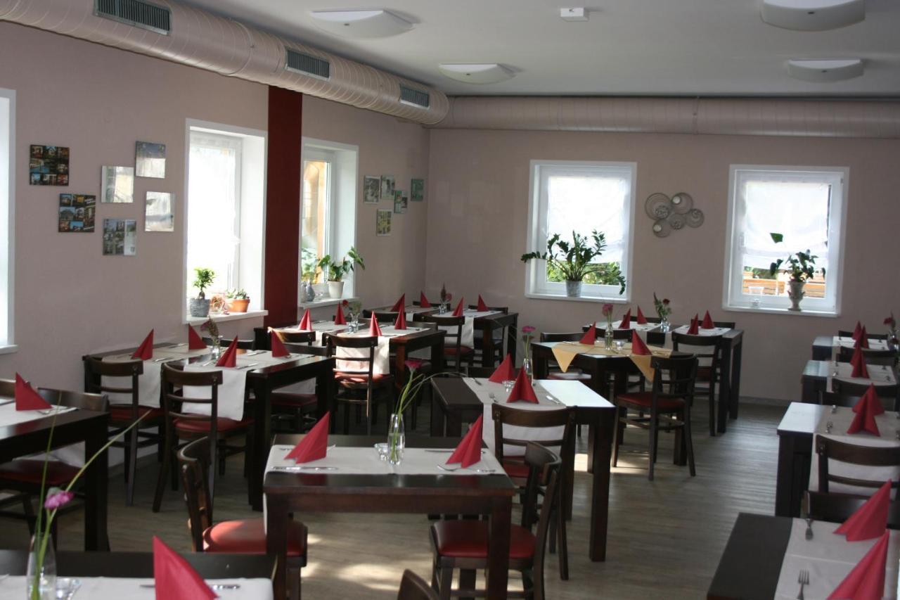 Gasthaus-Pension Schwarzer Graf Виндишгарстен Экстерьер фото