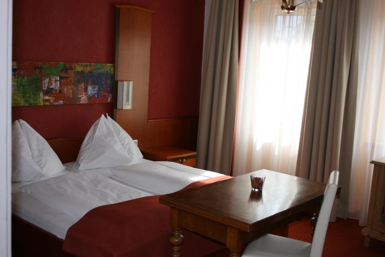 Gasthaus-Pension Schwarzer Graf Виндишгарстен Экстерьер фото